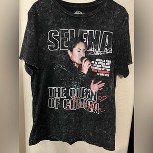 Official Selena Merchandise “Queen of Cumbia” Tour Dates Tee- Size Large